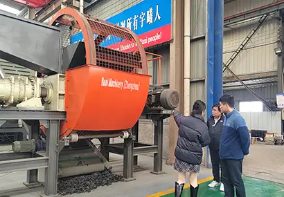 Engineers discussing equipment with clients in Yuxi Machinery workshop