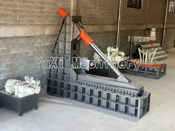 waste tire cutter machine in factory workshop